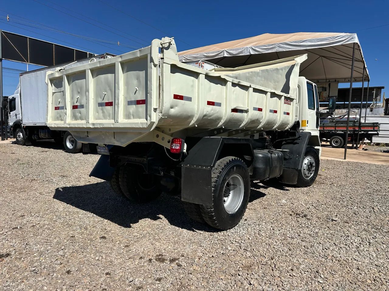 Ford Cargo 1317 ano:2009 caçamba  - Foto 5