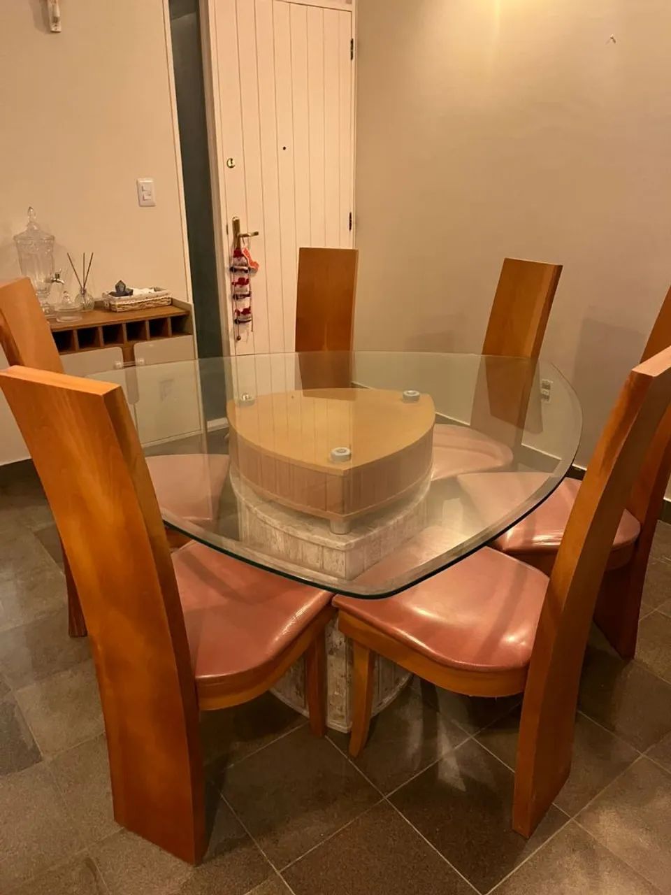 Mesa de Jantar Sofisticada com Tampo de Vidro + 6 Cadeiras em Madeira Maciça