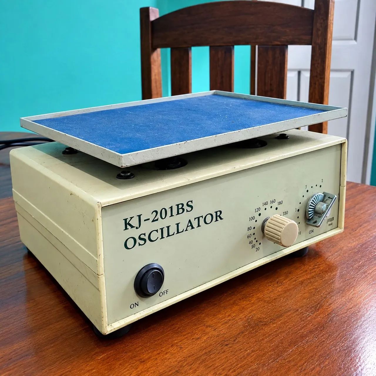 Oscilador laboratorial 