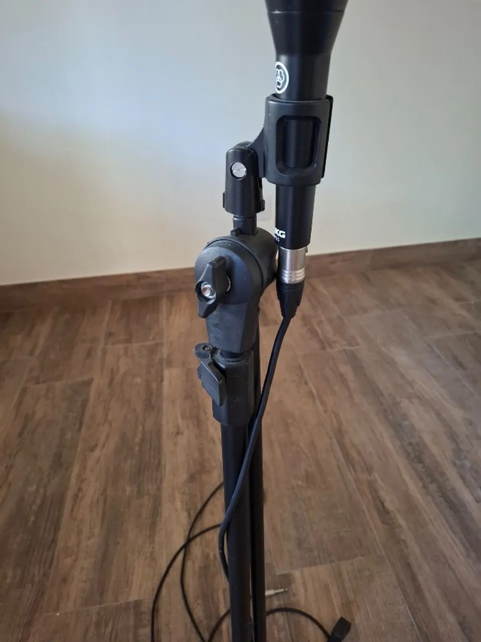 Microfone P3S AKG + Pedestal + Cabo - Foto 4
