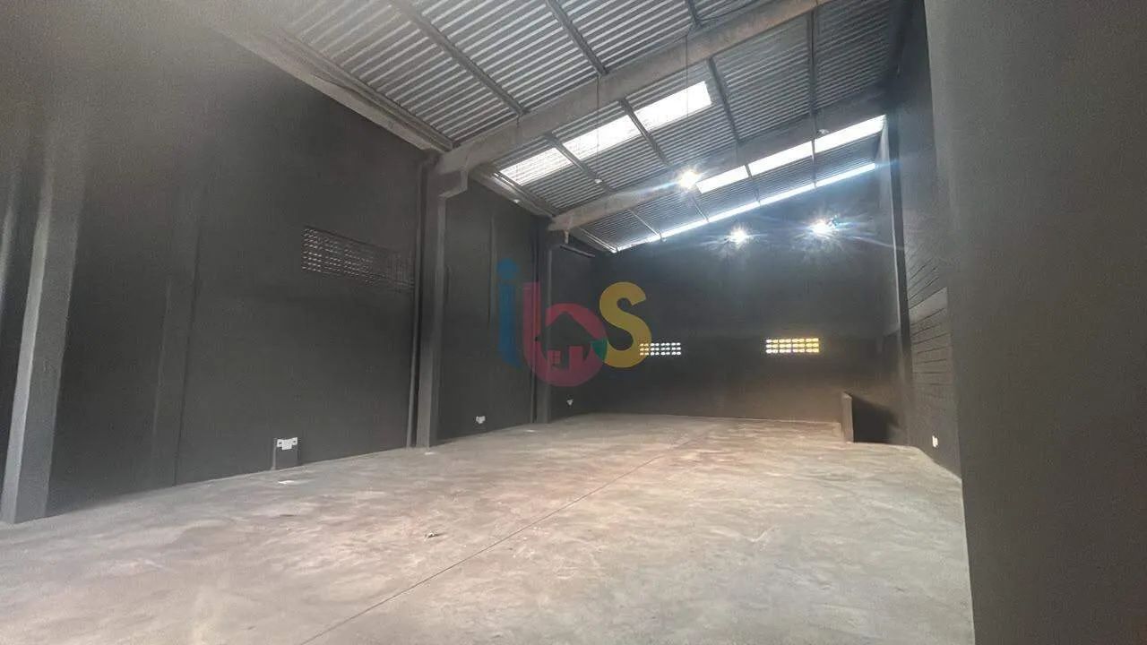 ALUGA-SE GALPÃO COMERCIAL NA AV. ITABUNA - Foto 3