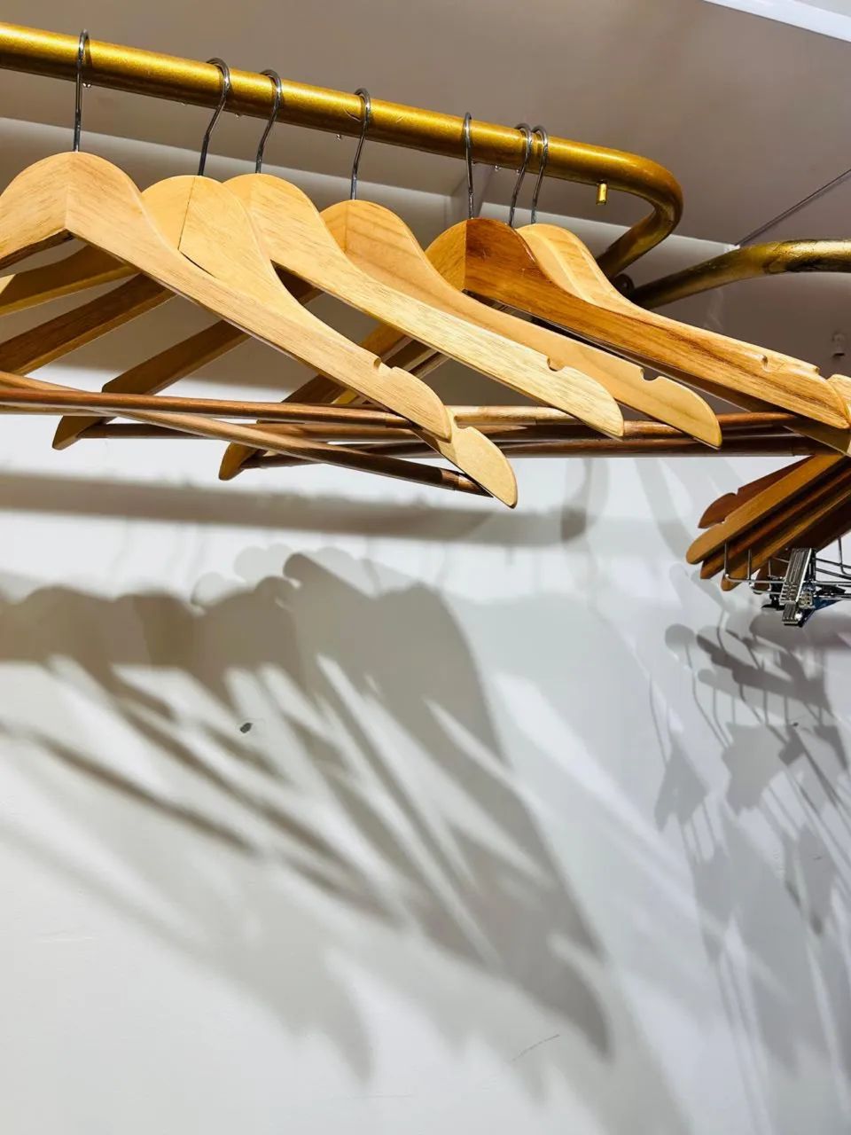 20 Cabides Madeira para blusas e vestidos