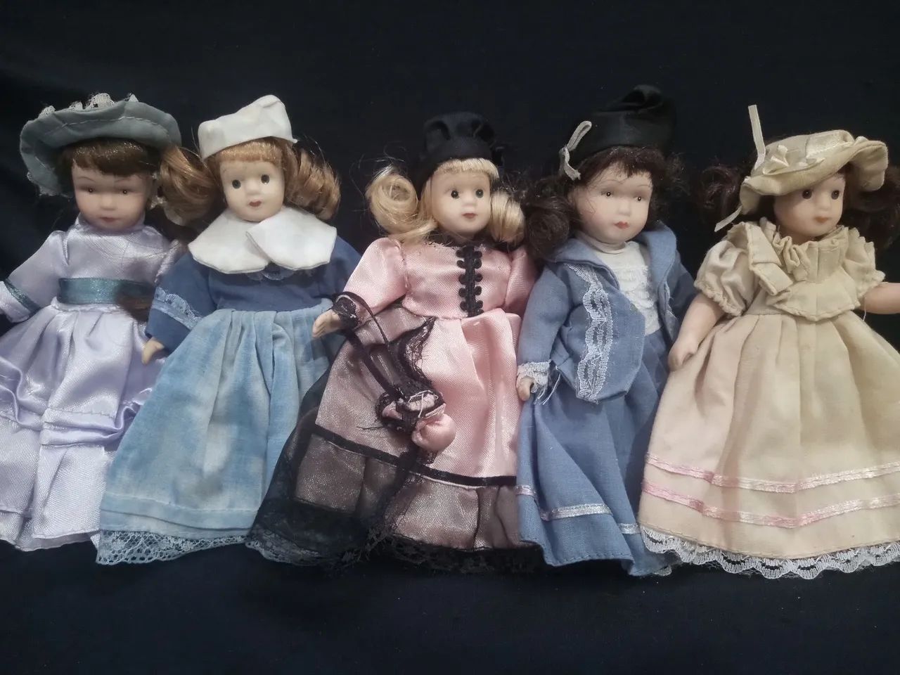 Kit 5 bonecas de Porcelana Colecionáveis (18 cms) 