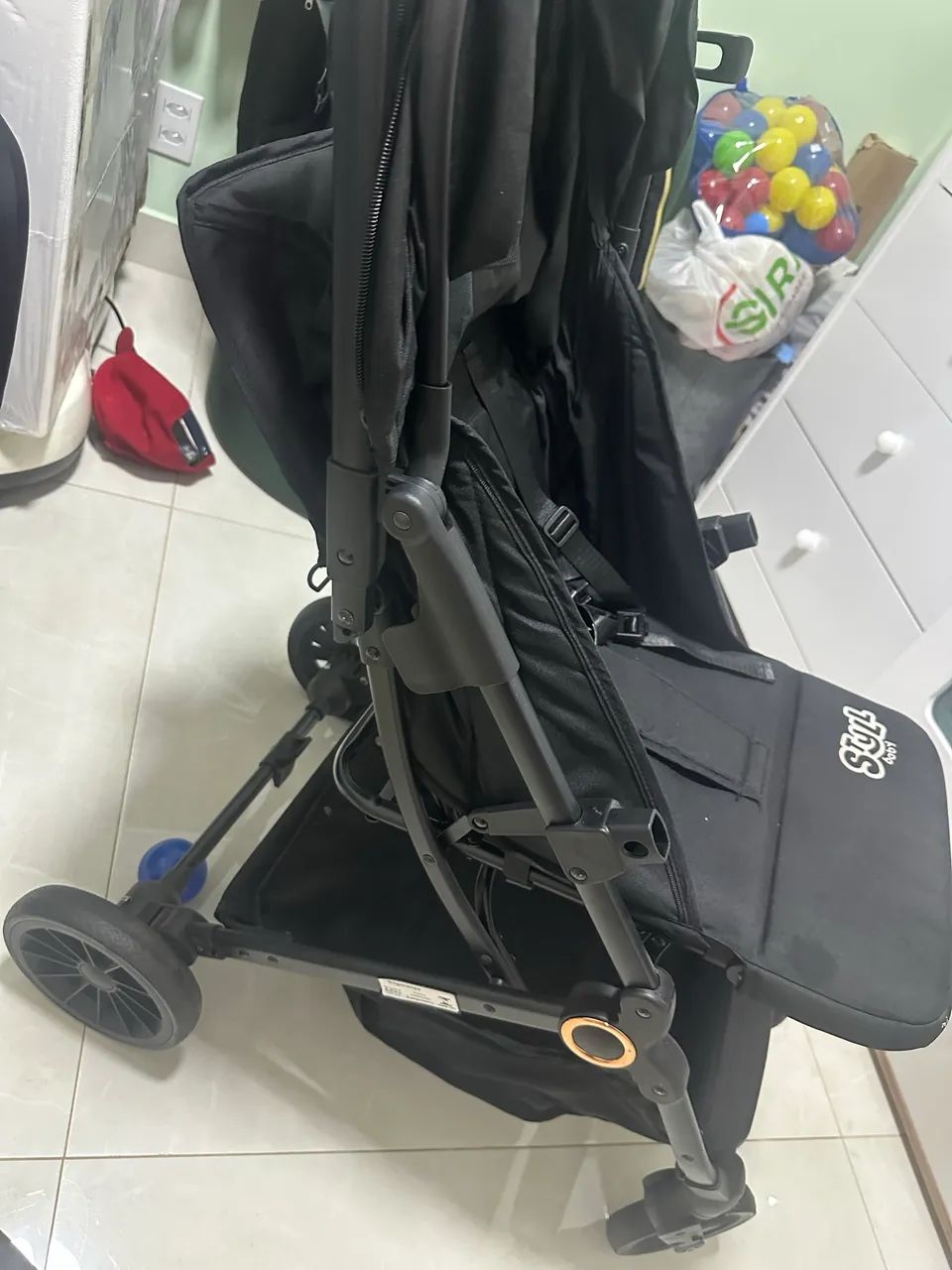  É do carrinho de bebê  em ótimo estado  - Foto 2