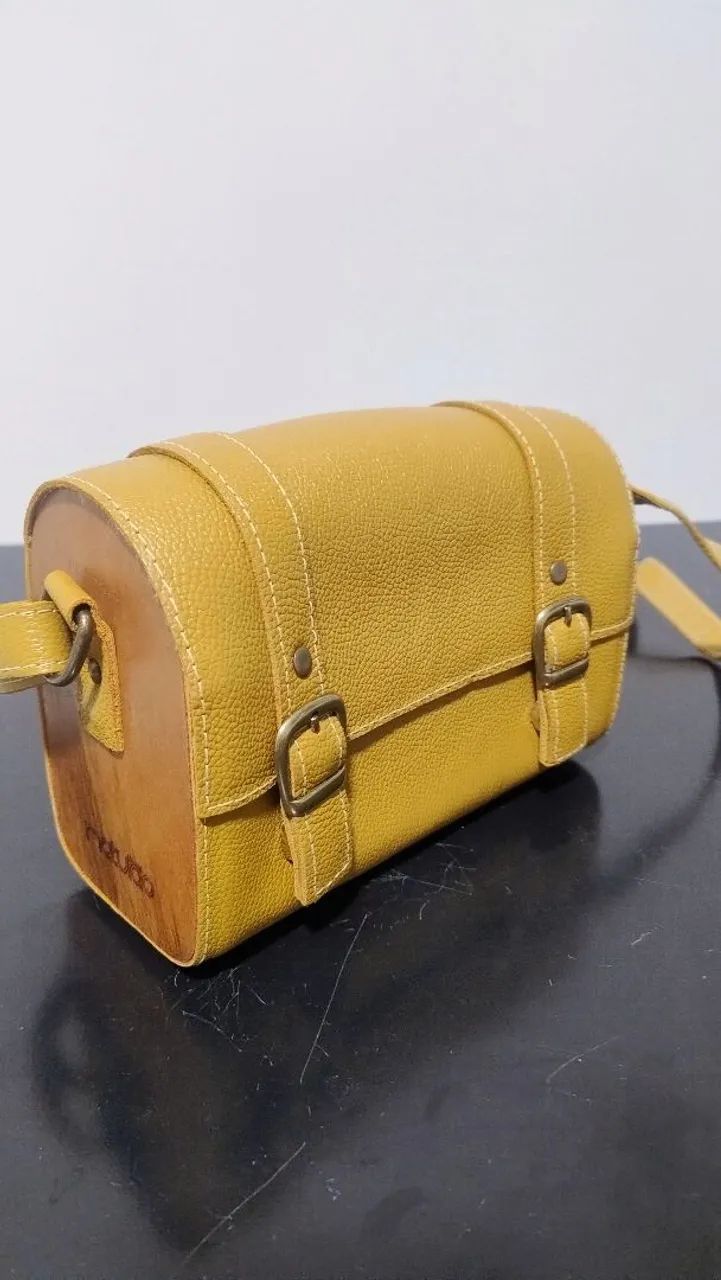 Bolsa POCKET em Couro e Madeira da Estúdio Matulão 