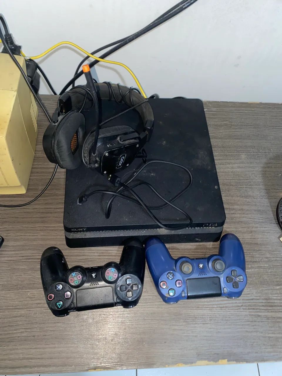 PS4 SLIM (2 controles e headset) - APENAS PIX
