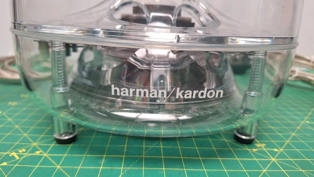 Sistema de Som Harman Kardon SoundSticks - Design Icônico + Som