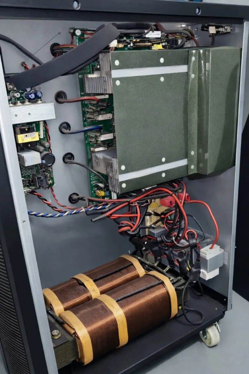 Nobreak 6 KVA SENOIDAL 220V,  saida 220V - Foto 2