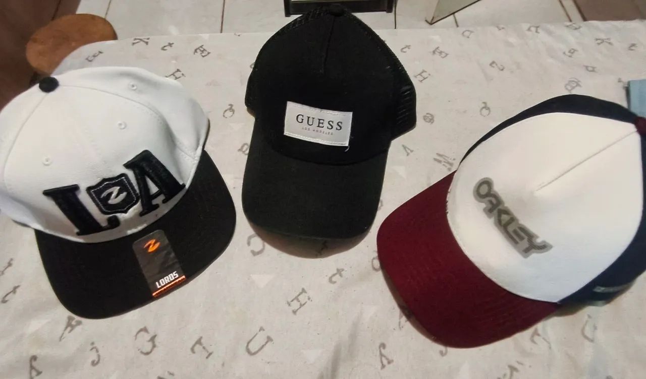 Boné guess, oakley e lords