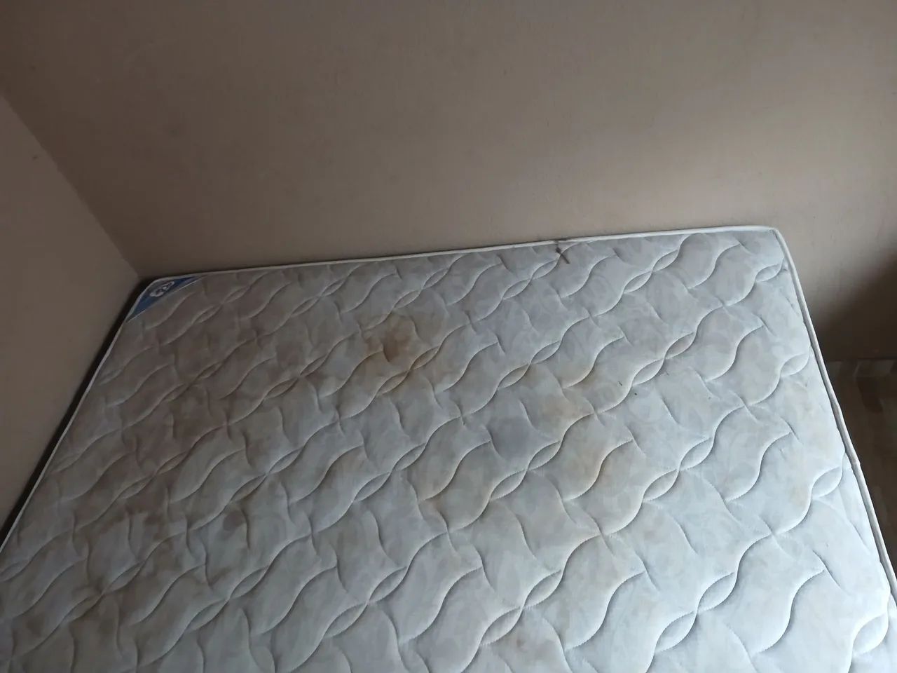 Cama Box Casal Completa (Colchão de Molas Ensacadas Ley + Base Box) - Bem Conservada! - Foto 2