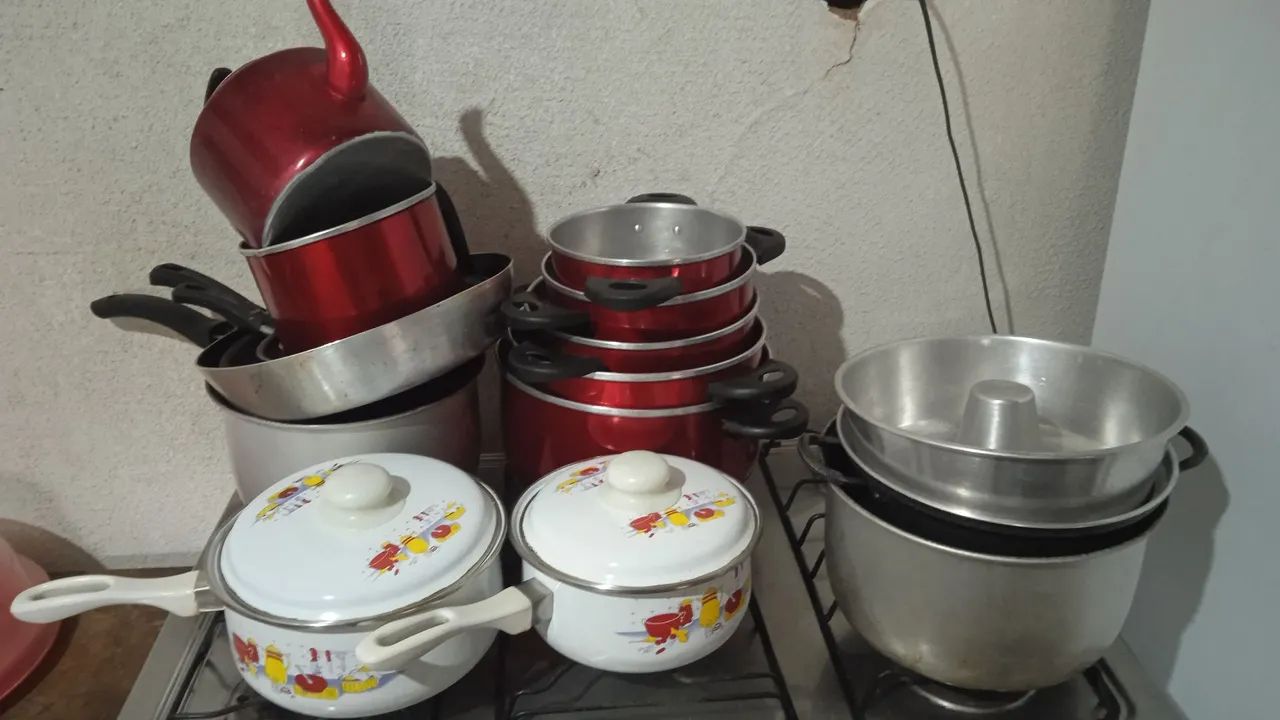 Vende-se todas essas panelas juntas 