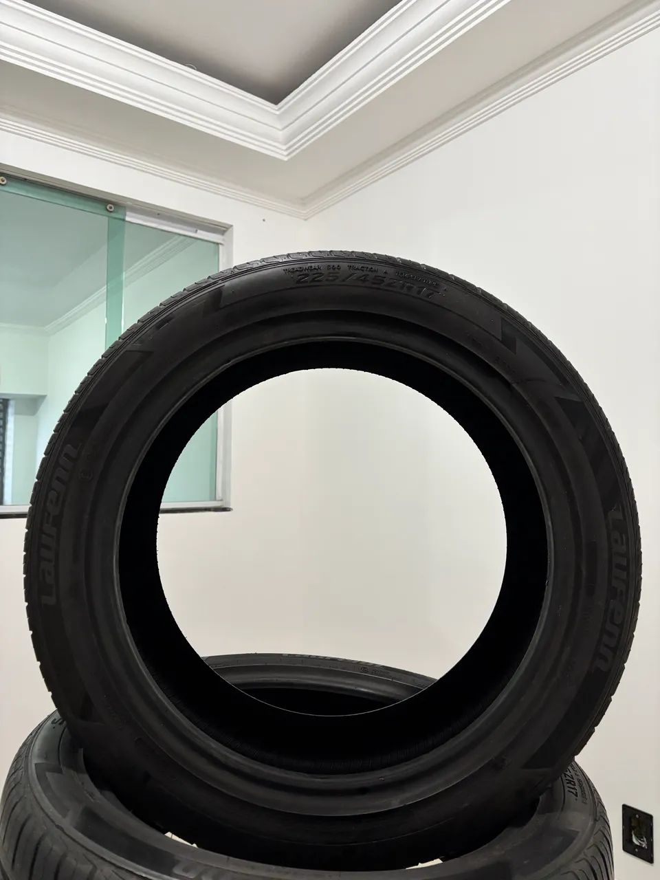 JOGO DE PNEUS SEMINOVOS 225/45 R17 - ÓTIMO ESTADO!