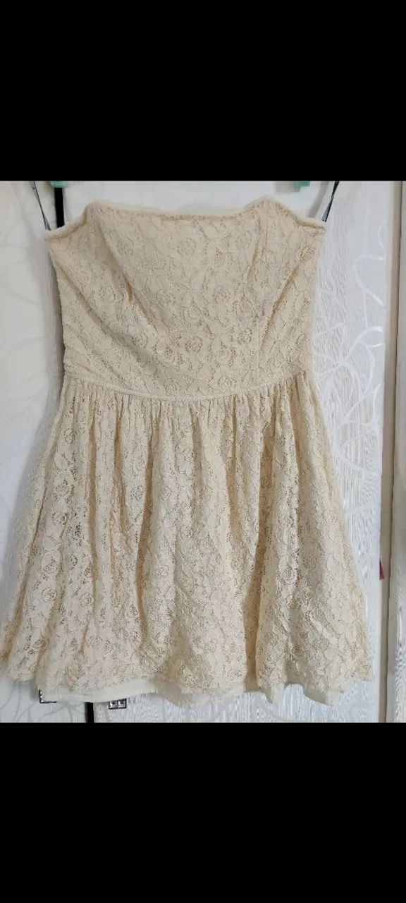 Vestido creme de renda da Cantão 