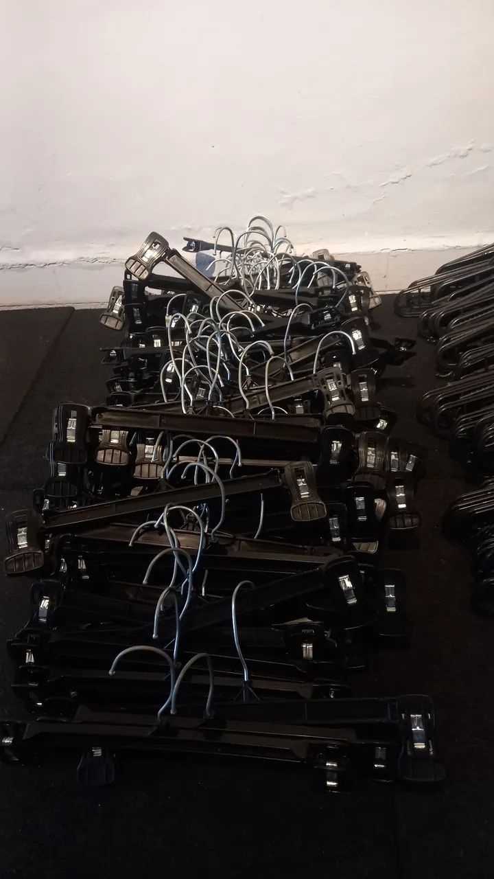 Cabides de plástico 