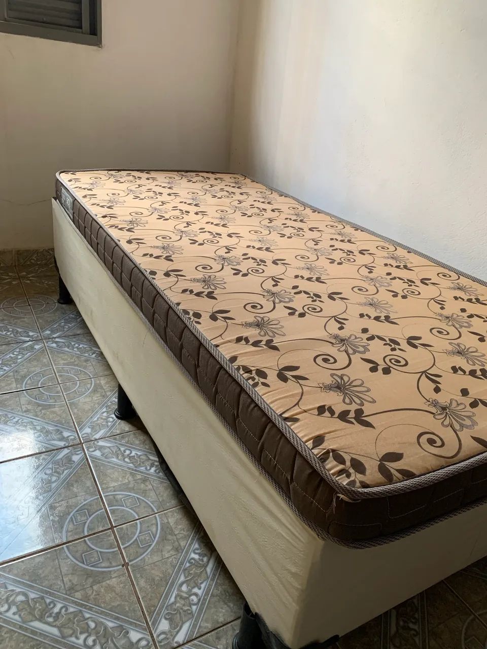 Cama box com colchão de solteiro 