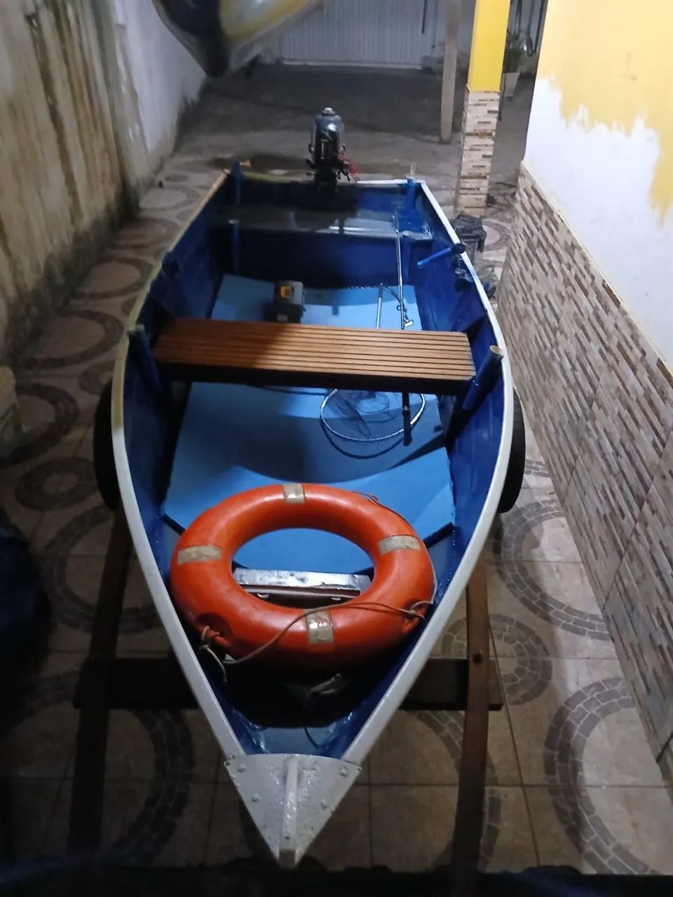 Vendo barco com motor 3.3 mercury vai com a carretinha  - Foto 3