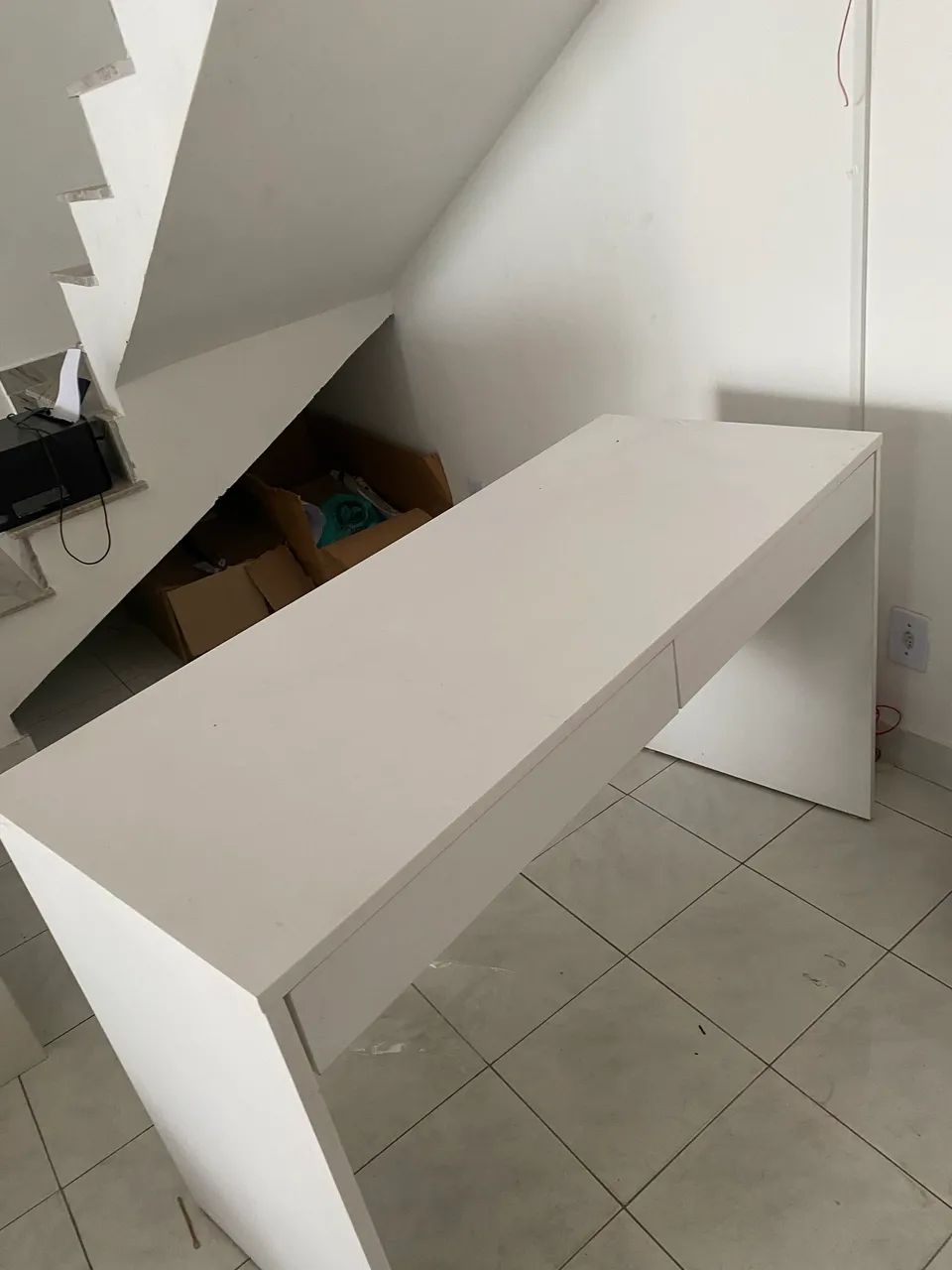 Mesa branca com duas gavetas  - Foto 3