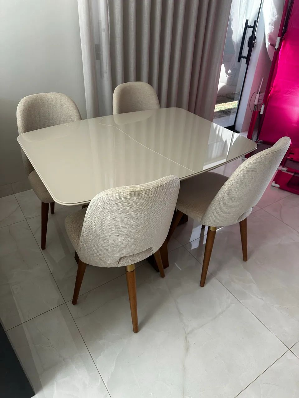 Mesa Retangular com Vidro Donatella com 4 Cadeiras New Drop 