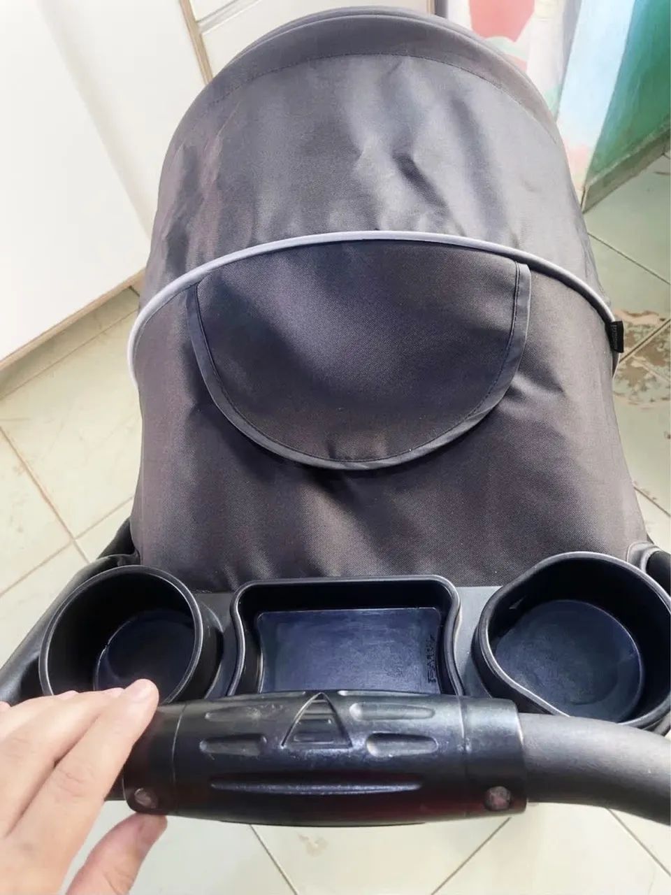 Carrinho de bebê usado não tem rasgado - Foto 2