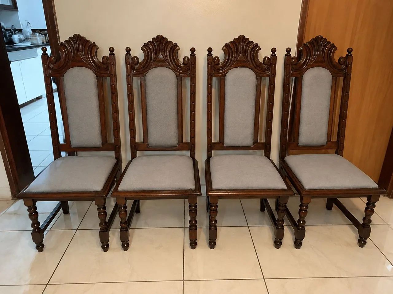 Conjunto de 4 Cadeiras de Madeira