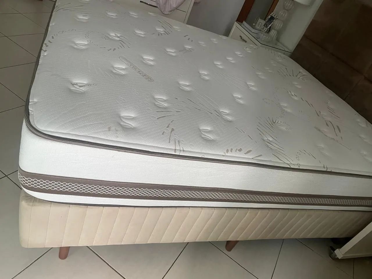 Vendo Quenn Cama e Cochão - Foto 3