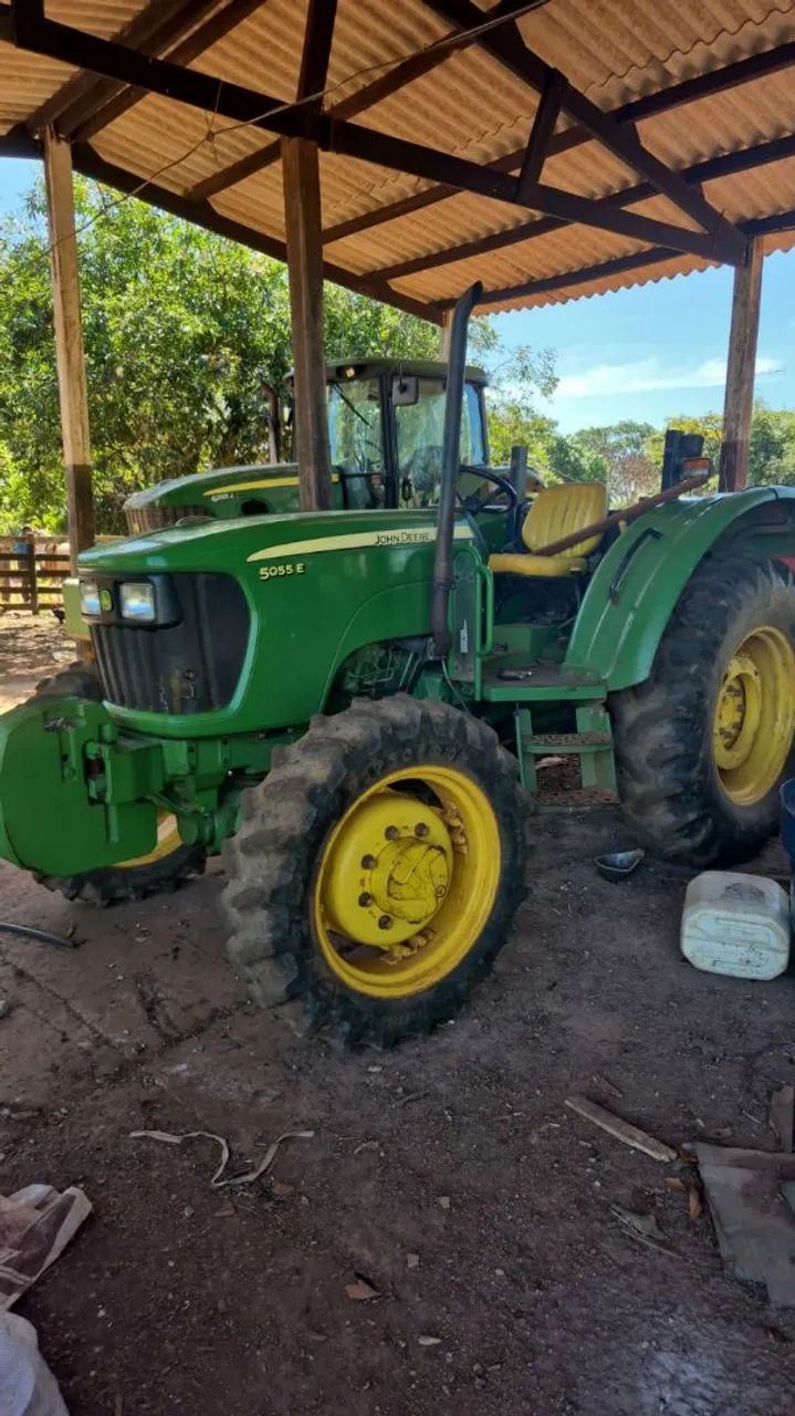 Trator John Deere 5055 E