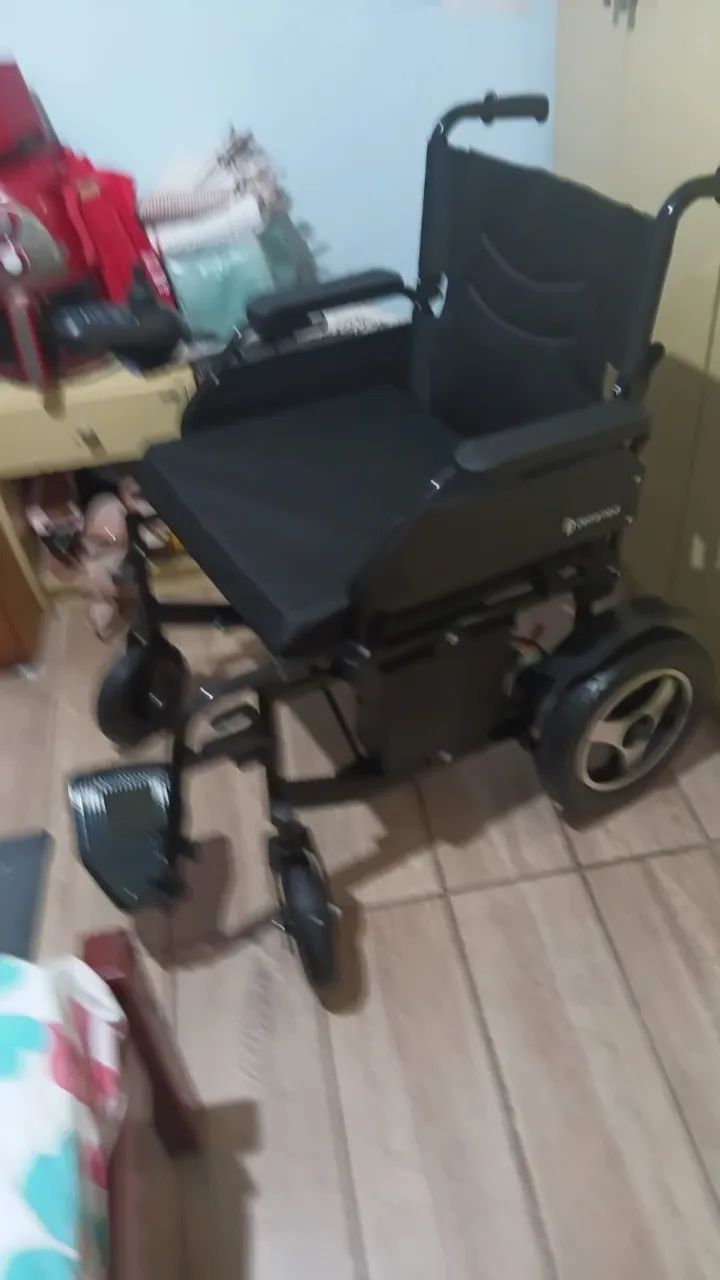 Cadeira de rodas motorizada - Foto 5