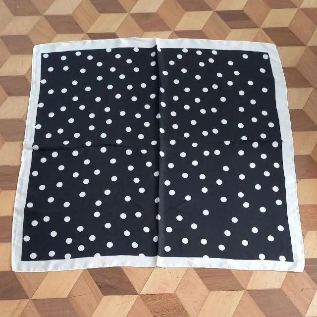 Lenço Preto de Bolinhas (novo)