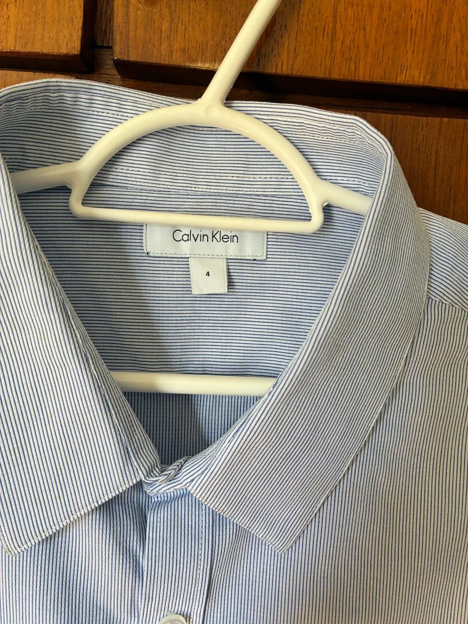Camisa Calvin Klein tam 4 azul listrada  - Foto 2