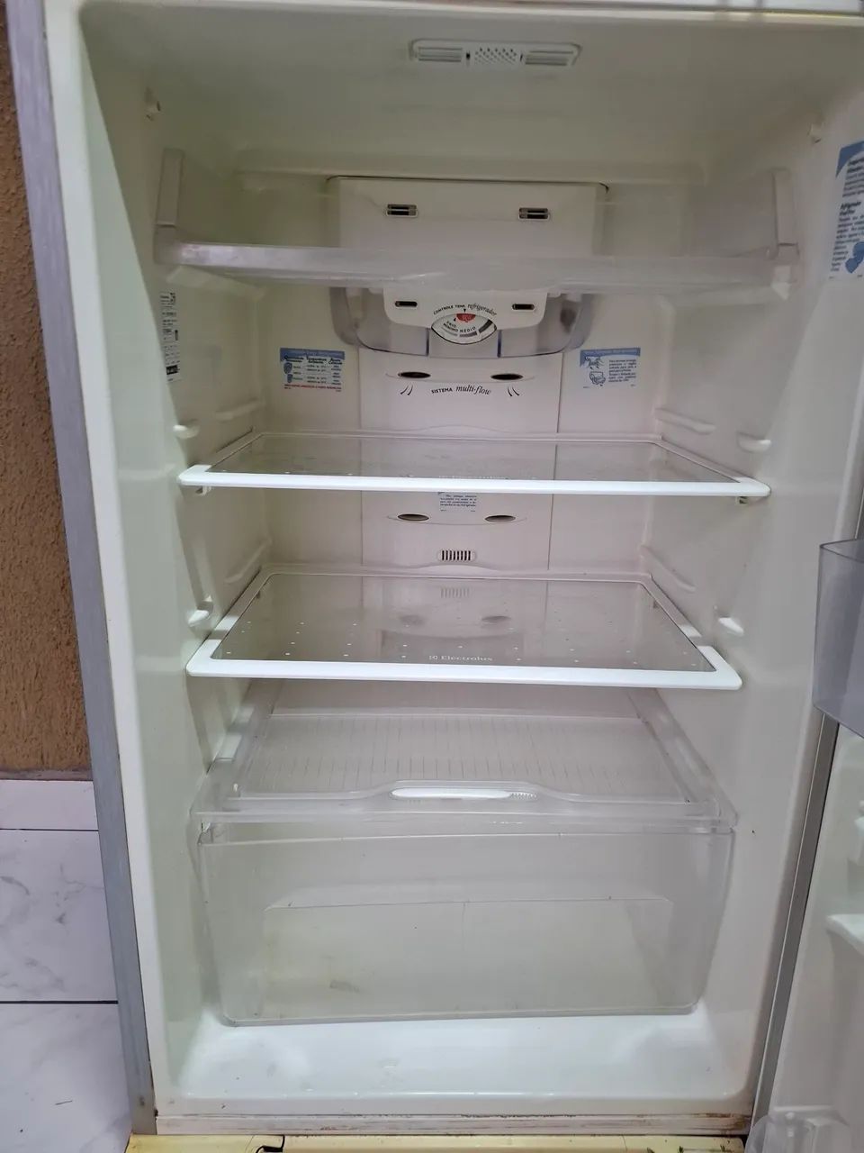 Vendo geladeira Eletrolux DFF37 - Foto 3