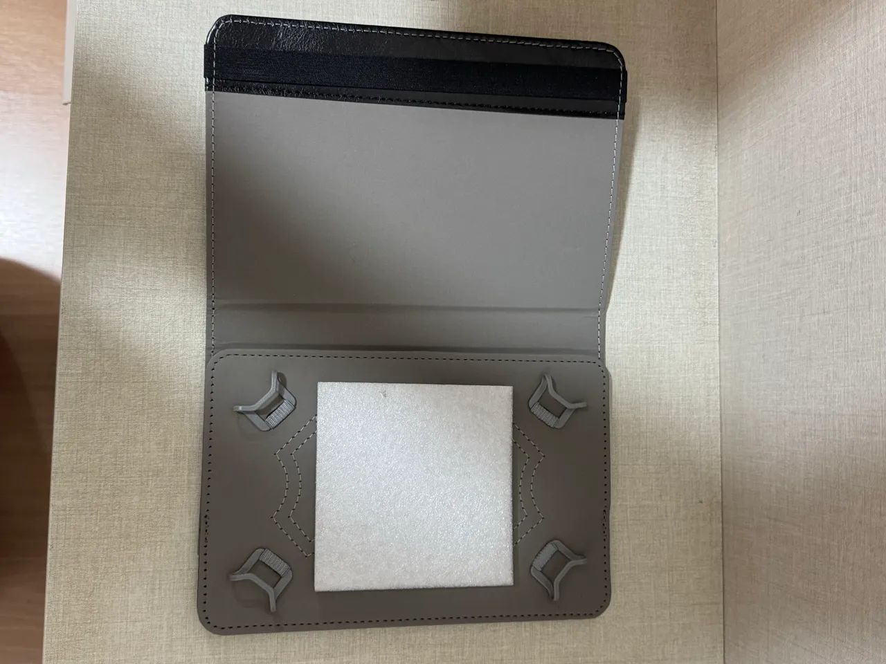 CAPA PARA IPAD 7ª/8ª GERAÇÃO ? PRETA - Foto 3
