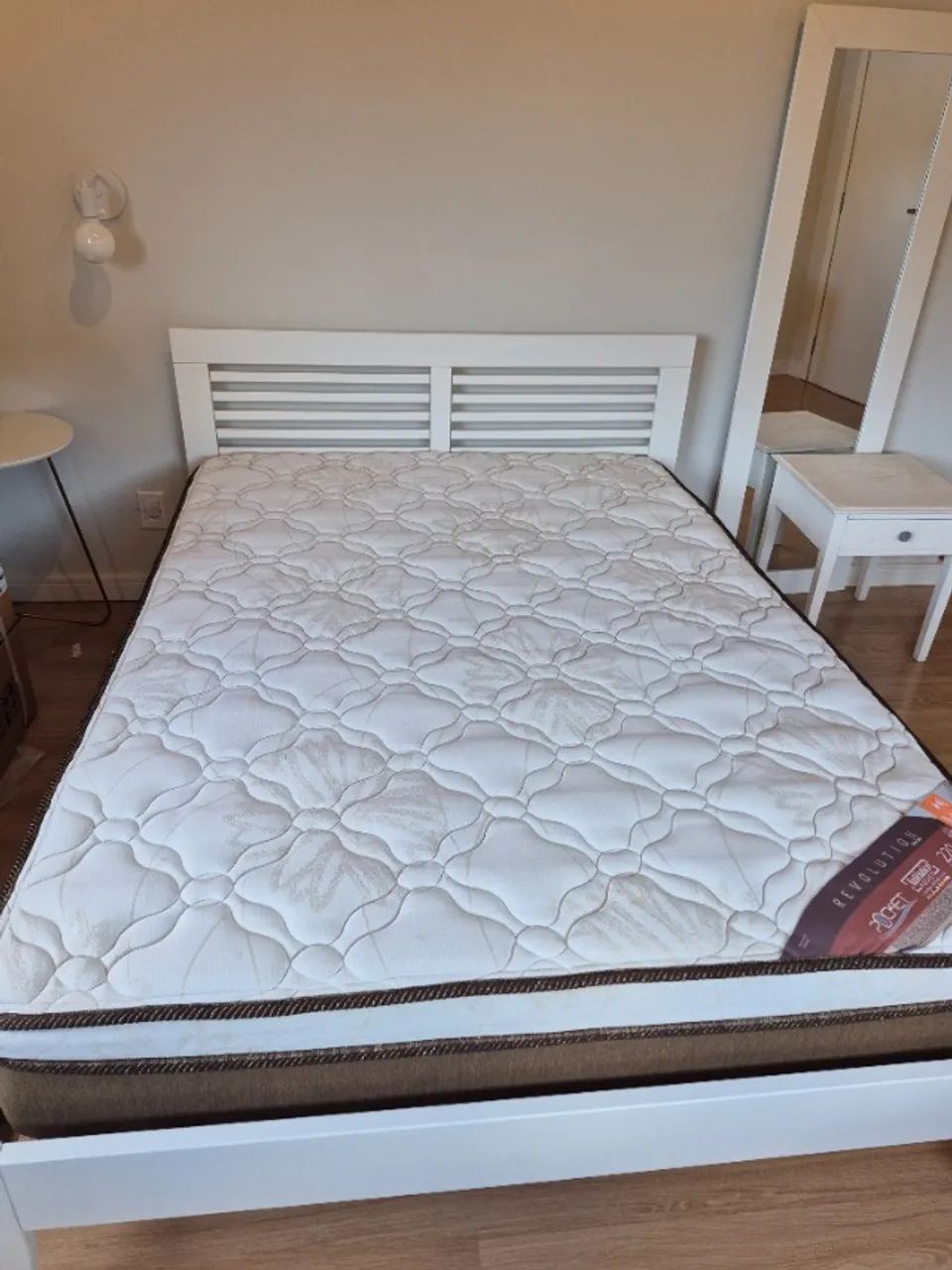 Cama com cabeceira branca - Foto 4