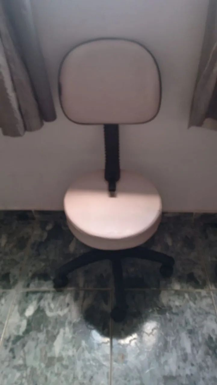 Mocho/Cadeira estética 