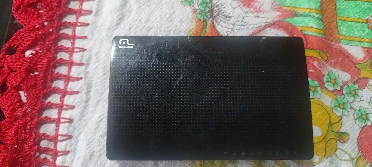 Roteador, switch e modem. 