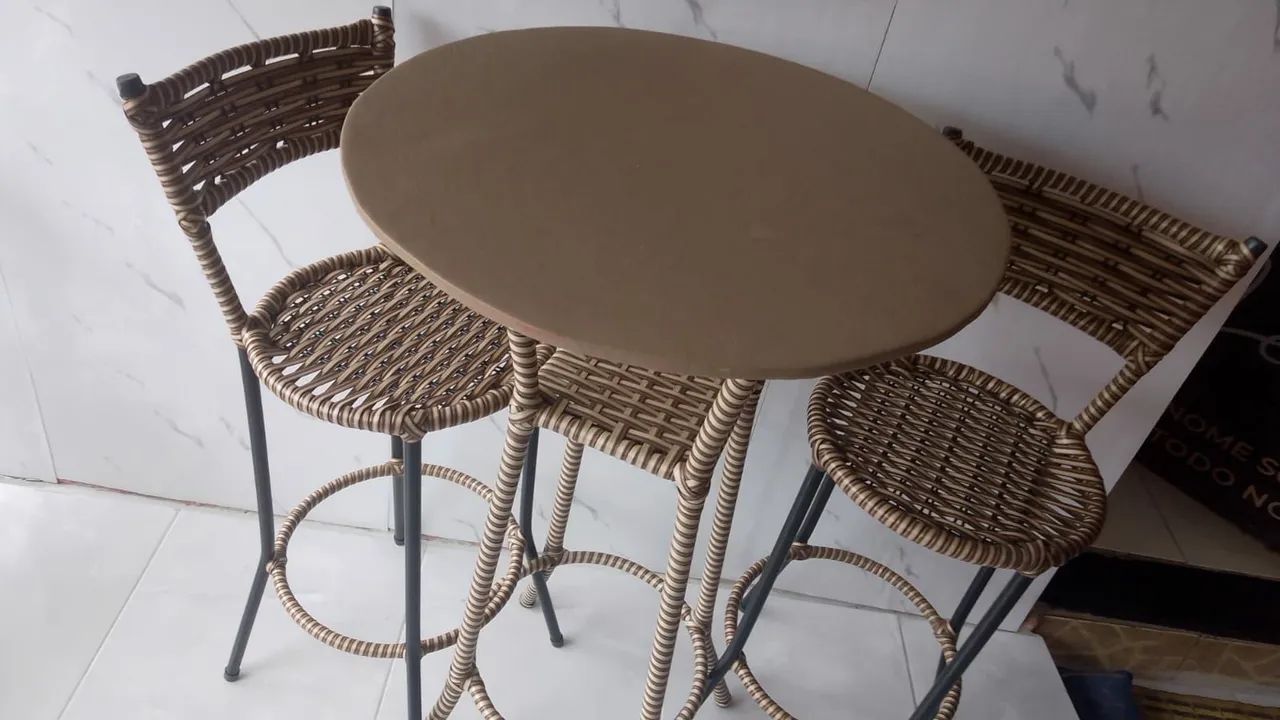 Mesa com cadeiras - Foto 3