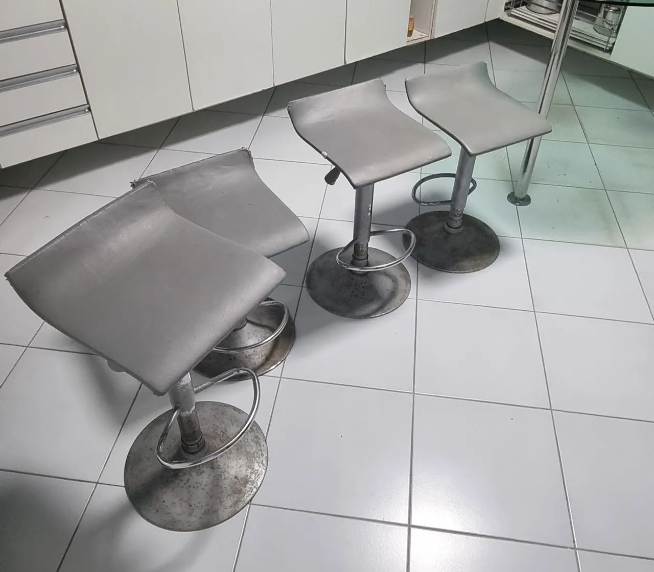 Bancos giratórios cozinha