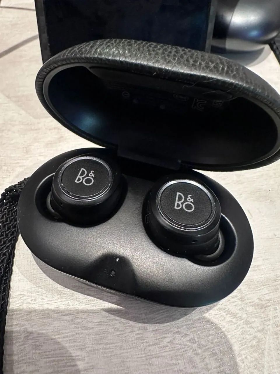 Fone de ouvido Bang & Olufsen E8