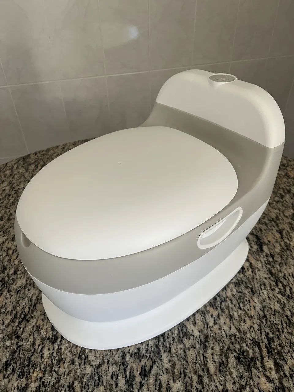 Vaso sanitário-Troninho Privadinha Infantil Assento Redutor Som Descarga Cor Cinza Liso - Foto 3