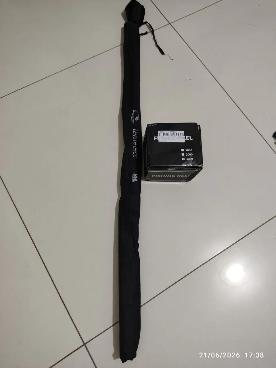Vara de pesca com molinete novo  - Foto 6