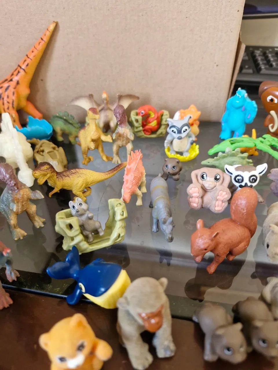 Dinossauros e brinquedos de Kinder Ovo - Foto 3