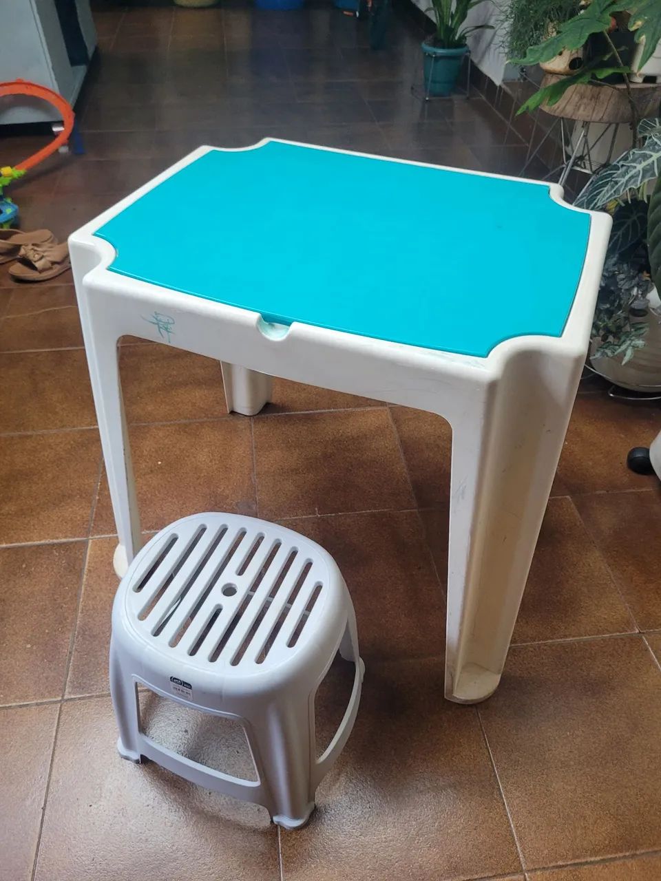Mesa e banquinho infantil 