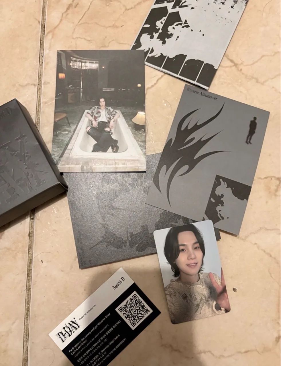 Álbum BTS August D versão Weverse 