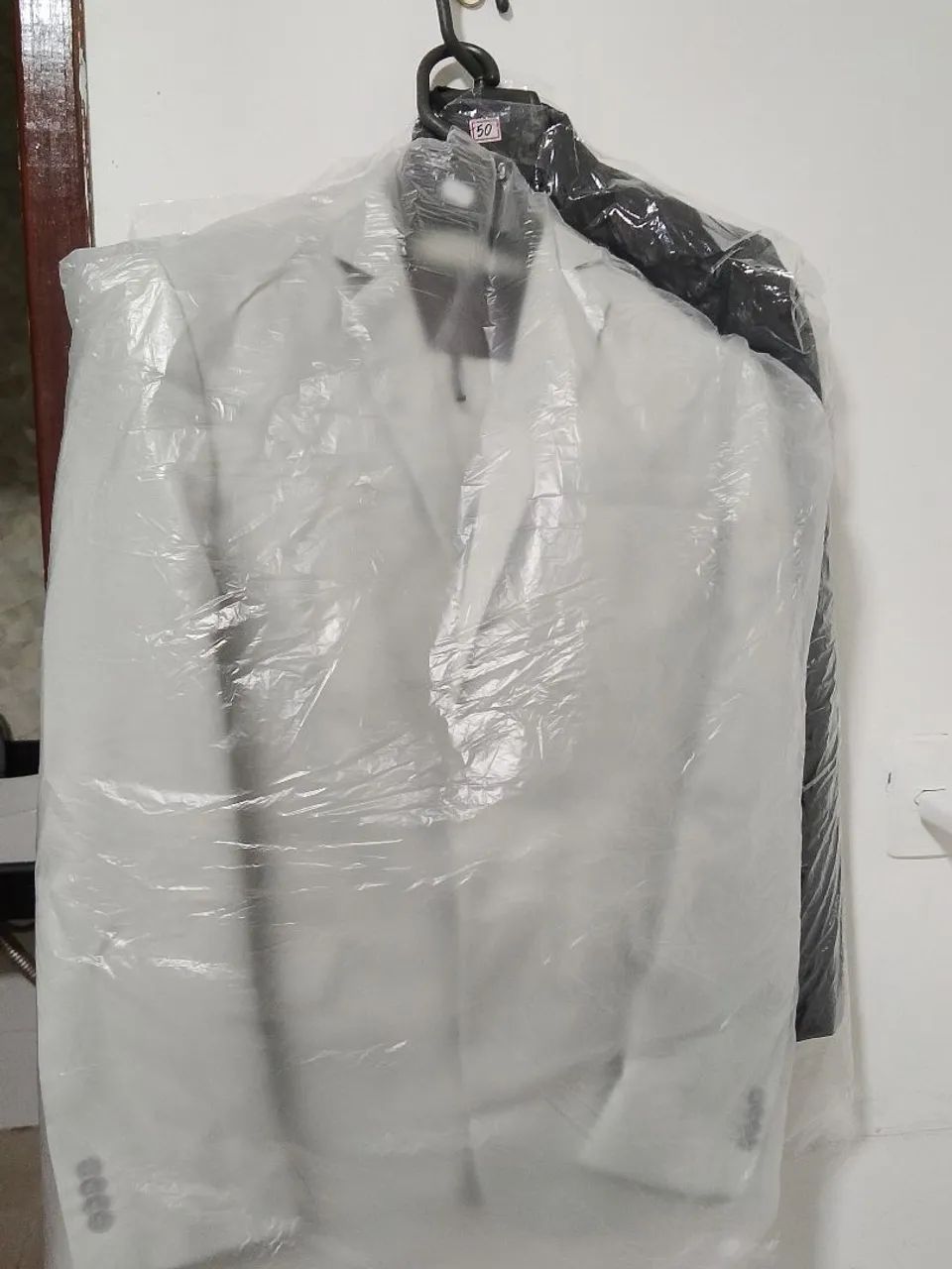 Terno novo nunca usado comprado na shoppe tamanho da calça 42 e paletó 46 - Foto 3