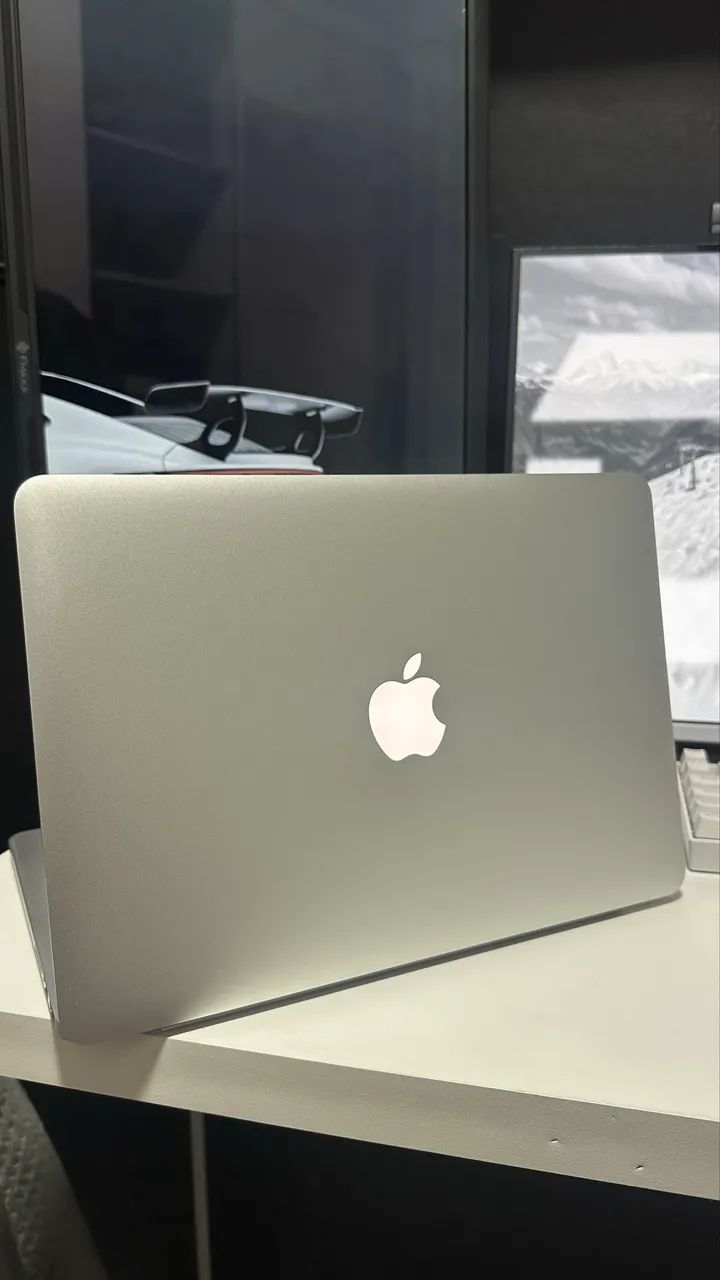 MacBook Pro Retina 13 (2015) i5 - 8GB RAM | macOS Monterey
