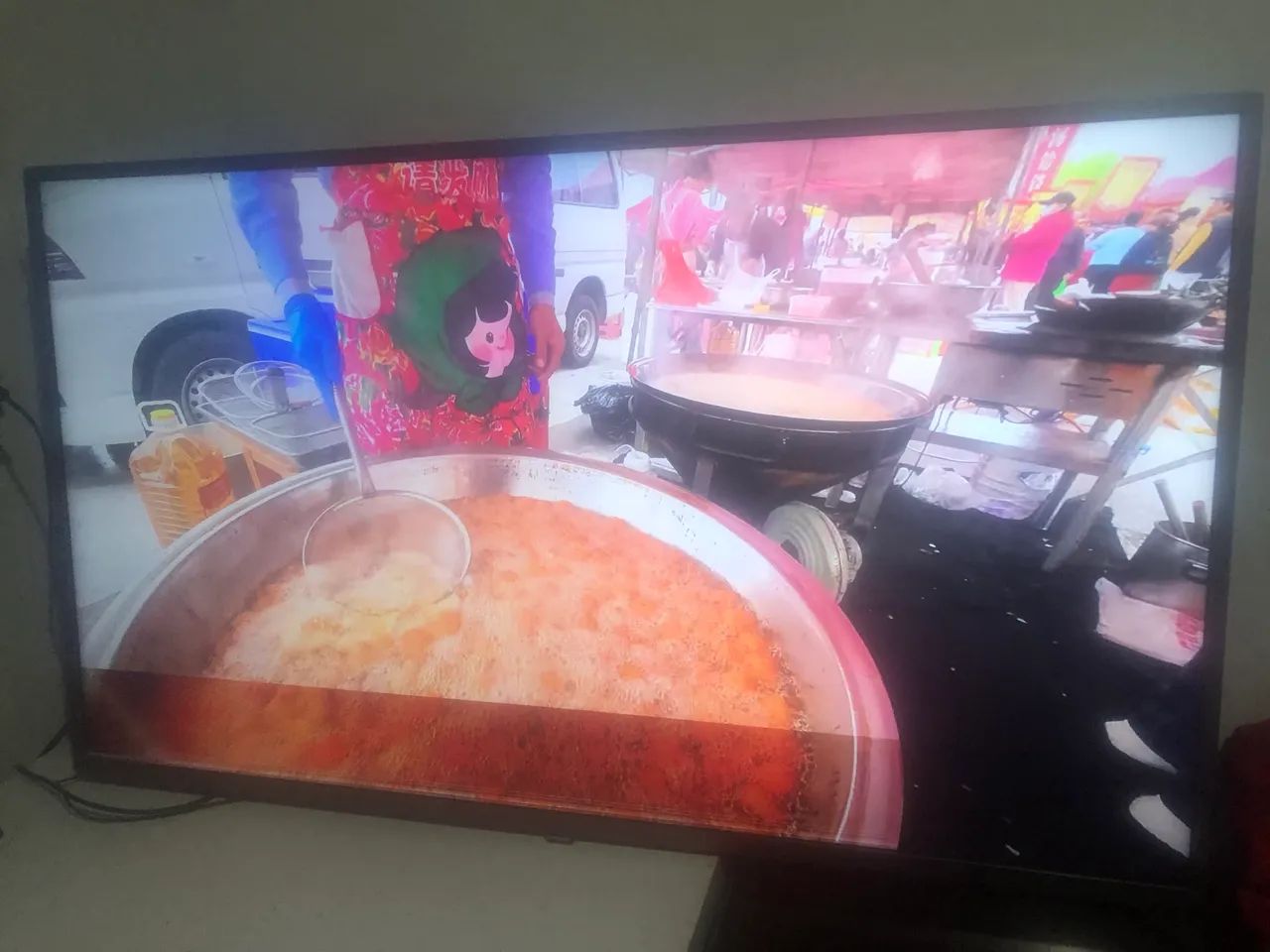 Tv50 polegadas funcionando todos os aplicativos, mais ela tem uma listra preta em baixo  - Foto 4