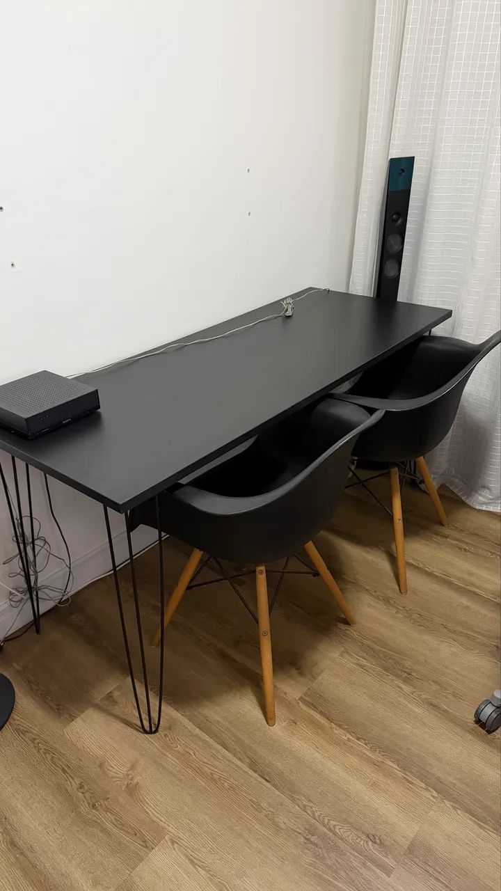 Mesa / escrivaninha com 2 cadeira eames com apoio de braço - Foto 4