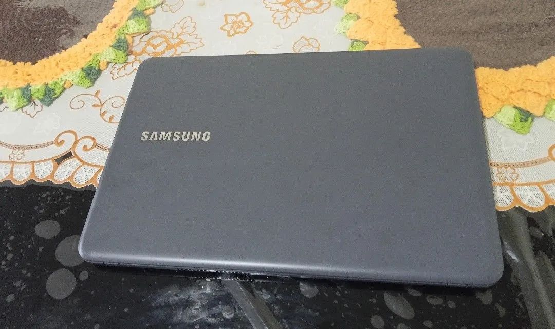 Notebook Samsung core i3 sétima geração conservado  - Foto 4