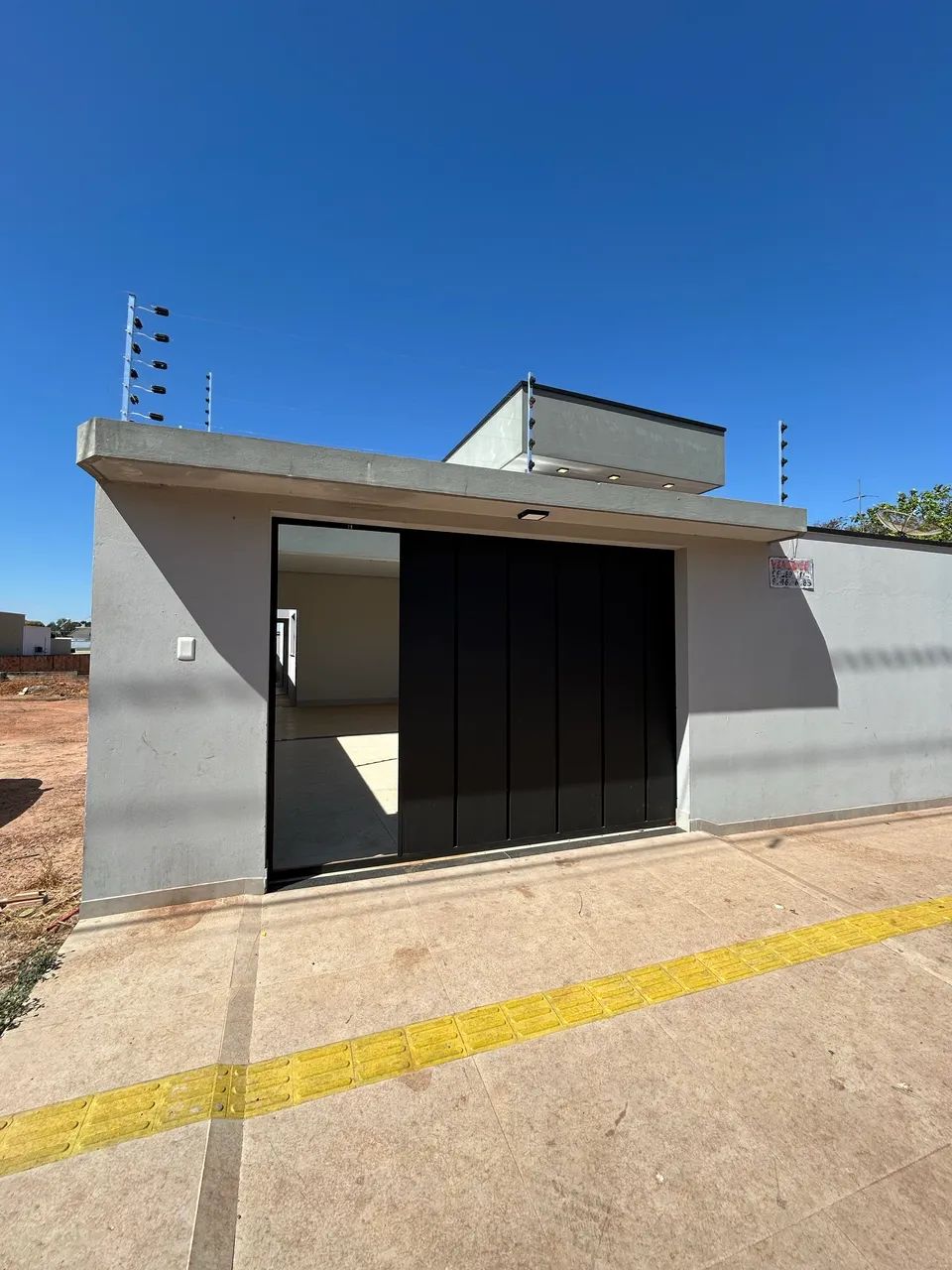 CASA NOVA A VENDA BEM LOCALIZADA