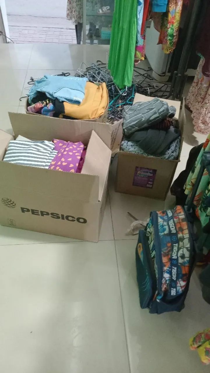 Lote de roupas pra brechó 