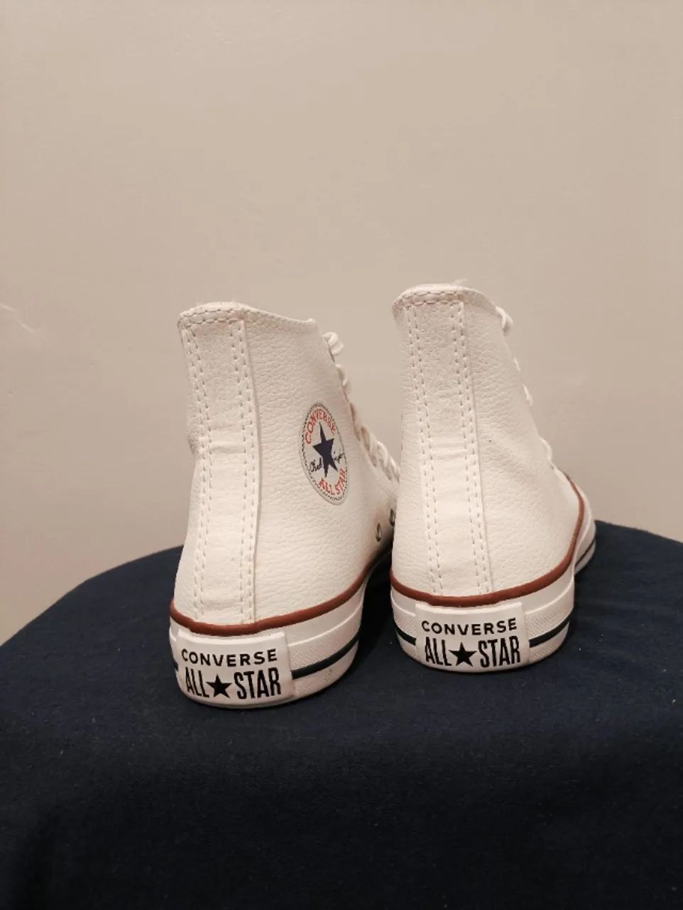 Converse Chuck Taylor All Star Cano Alto Branco de Couro Tam. 33 - Foto 3